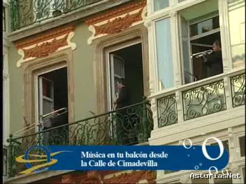 Ayuntamiento de Oviedo | July 19, 2010 | Musica desde tu balcon en la calle Cimadevilla