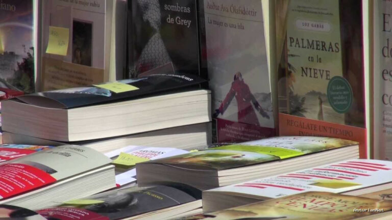 Ayuntamiento de Oviedo | April 23, 2013 | Día Mundial del Libro en las calles de Oviedo