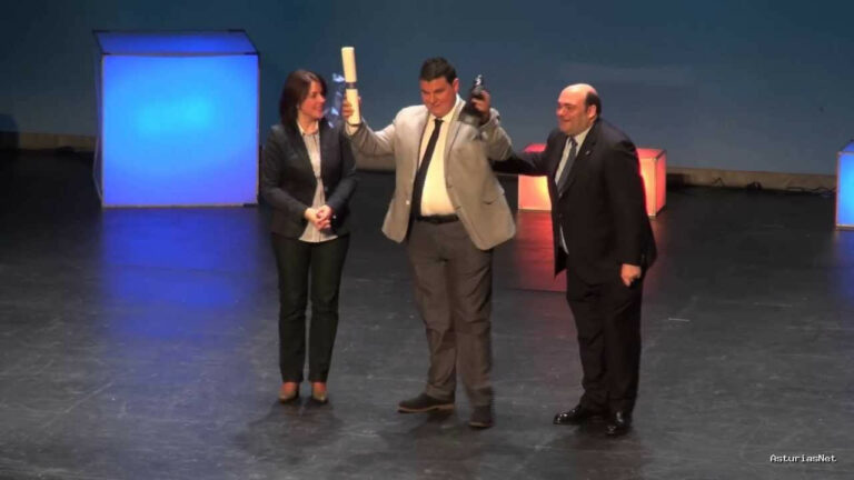 Ayuntamiento de Oviedo | June 2, 2013 | Caunedo entrega los premios del Concurso y Muestra de Folclore Ciudad de Oviedo