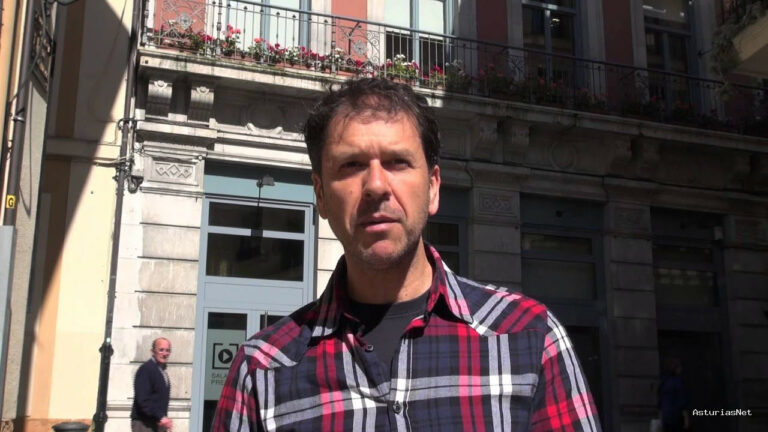 Ayuntamiento de Oviedo | June 20, 2013 | Guti, director de la Banda de Gaitas «Ciudad de Oviedo», habla sobre Universo Folk