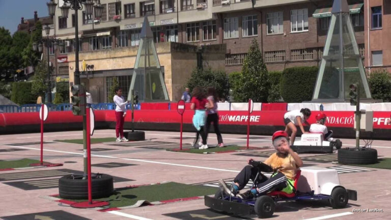 Ayuntamiento de Oviedo | June 4, 2013 | Caravana Educacion Vial Fundación Mapfre en Oviedo
