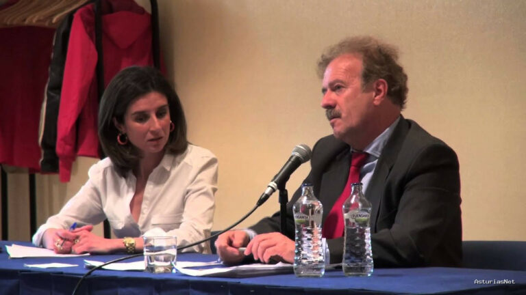 Ayuntamiento de Oviedo | June 5, 2013 | Manuel Campo Vidal habla a los emprendedores de Oviedo