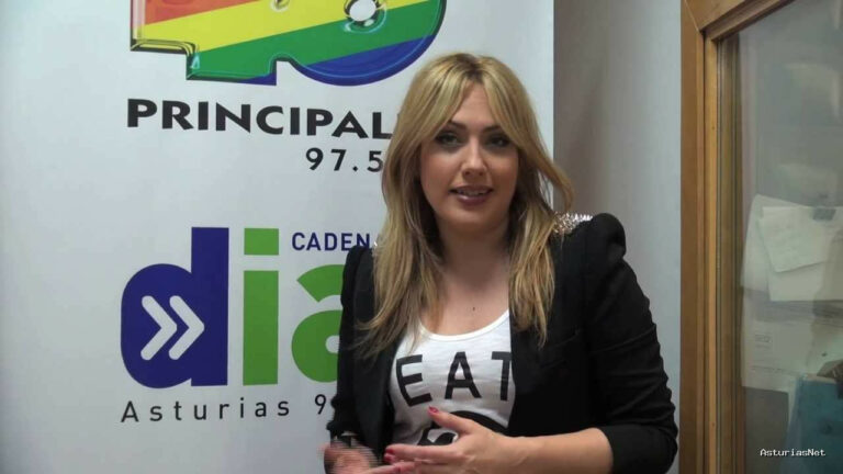 Ayuntamiento de Oviedo | July 9, 2013 | Arantxa Nieto (Radio Asturias SER) habla sobre Alaska y Fangoria, y Nancys Rubias