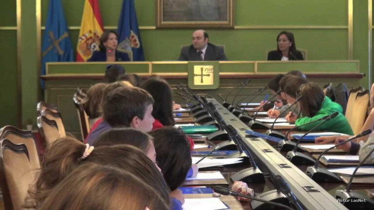 Ayuntamiento de Oviedo | October 16, 2013 | XI Consejo de los Niños de Oviedo, con Teresa Sanjurjo