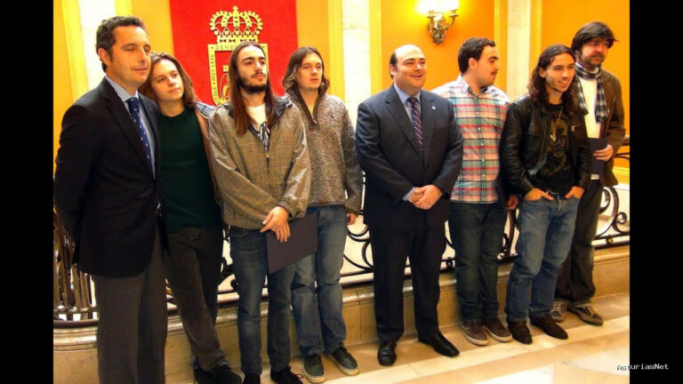 Ayuntamiento de Oviedo | November 12, 2013 | Caunedo entrega los premios del Concurso de Rock Ciudad de Oviedo 2013