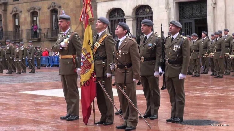 Ayuntamiento de Oviedo | November 15, 2013 | Jura de Bandera y Homenaje al Regimiento Príncipe Nº 3 en Oviedo