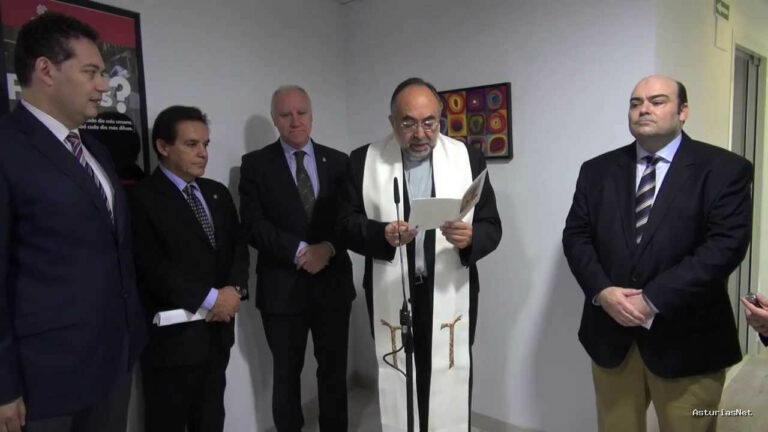 Ayuntamiento de Oviedo | November 8, 2013 | Inauguración clinica bucodental Cáritas Asturias y Codes para personas en riesgo de exclusión