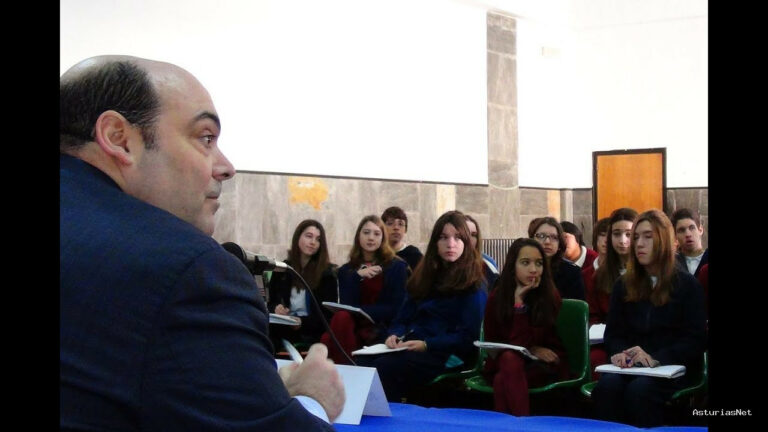 Ayuntamiento de Oviedo | February 5, 2014 | IV Encuentros en el Colegio Nazaret: Agustín Iglesias Caunedo, Alcalde de Oviedo