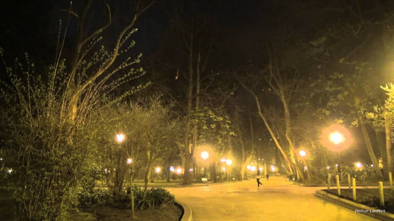 Ayuntamiento de Oviedo | March 14, 2014 | Oviedo bajo la luz de la luna