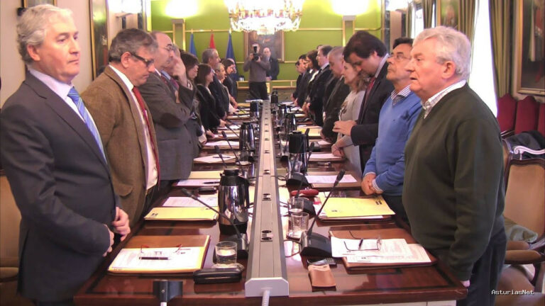 Ayuntamiento de Oviedo | March 27, 2014 | Minuto de Silencio en el inicio del pleno ordinario de marzo