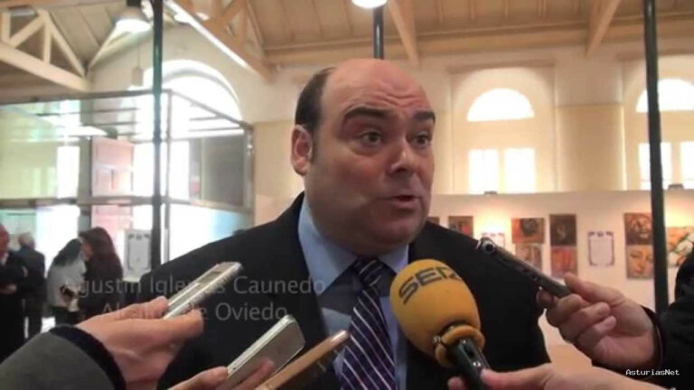 Ayuntamiento de Oviedo | April 15, 2014 | Inauguración Exposición de enseres de la Hermandad de los Estudiantes