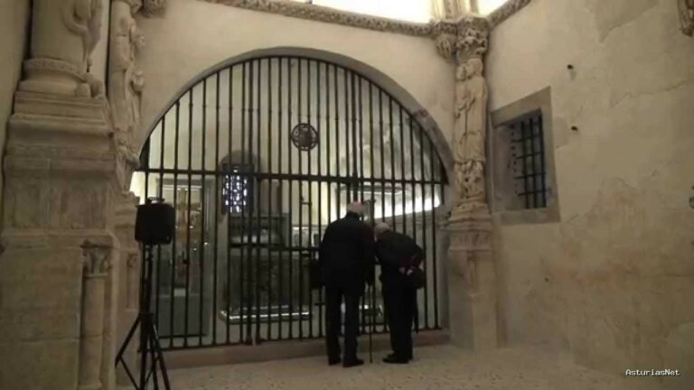 Ayuntamiento de Oviedo | April 11, 2014 | Reapertura de la Camara Santa en la Catedral de Oviedo