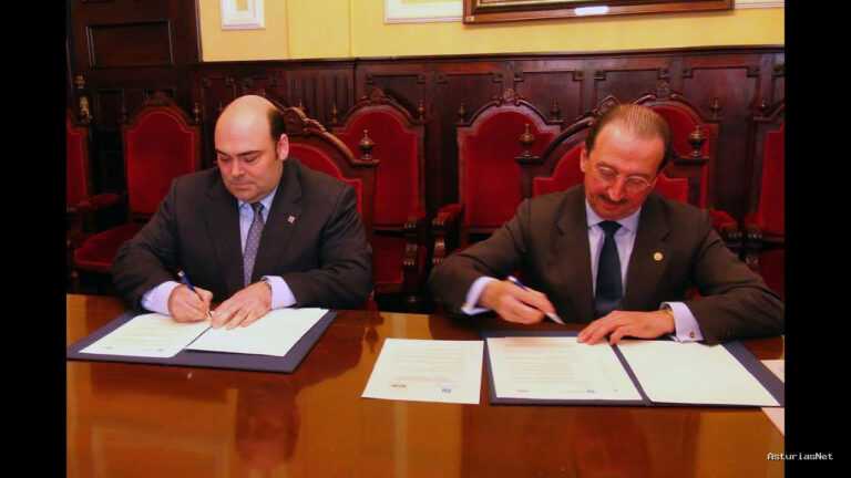 Ayuntamiento de Oviedo | May 16, 2014 | Firma de convenio con el Colegio Oficial de Médicos de Asturias