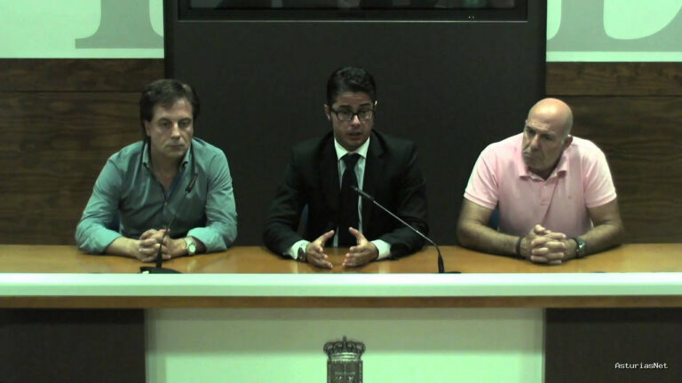 Ayuntamiento de Oviedo | August 6, 2014 | Reunión sector Taxi por movilidad entorno Huca
