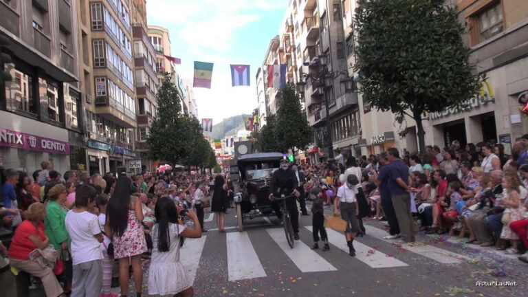 Ayuntamiento de Oviedo | September 19, 2014 | Desfile del Día de America en Asturias 2014