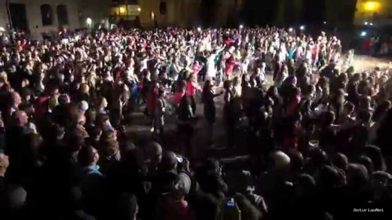 Ayuntamiento de Oviedo | October 6, 2014 | Flashmob en la plaza de la Catedral