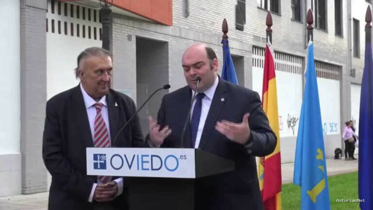 Ayuntamiento de Oviedo | November 21, 2014 | Descubierta la placa de la calle Luis José de Ávila