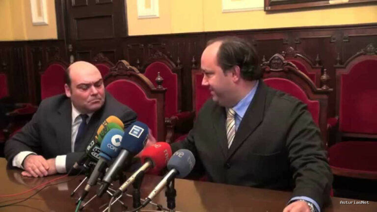 Ayuntamiento de Oviedo | December 9, 2014 | Firma del convenio entre Ayuntamiento y Real Oviedo