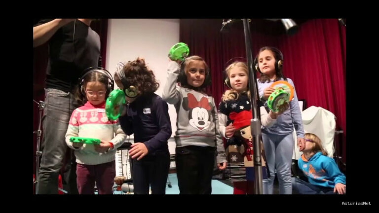 Ayuntamiento de Oviedo | January 5, 2015 | Taller de villancicos 2014