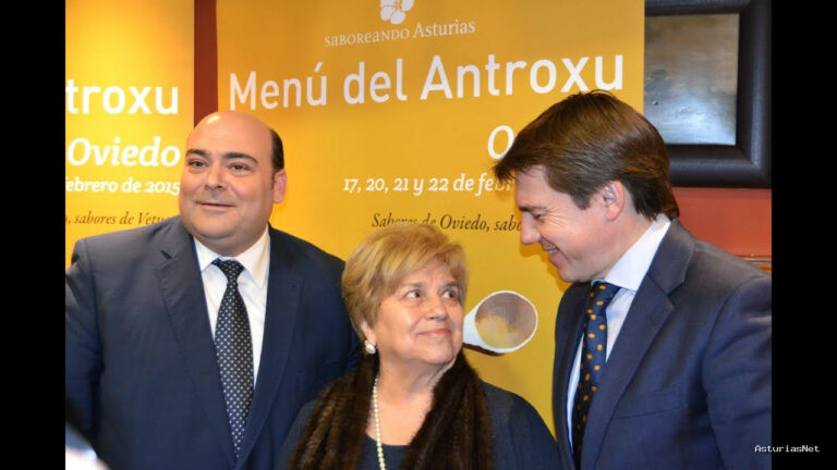 Ayuntamiento de Oviedo | February 10, 2015 | Entrega Mención Especial Antroxu 2015
