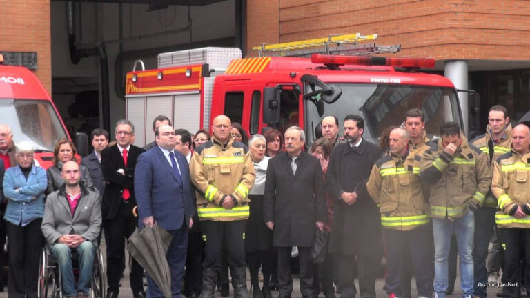 Ayuntamiento de Oviedo | April 8, 2016 | Minuto de sirenas en memoria de Eloy Palacio Alonso