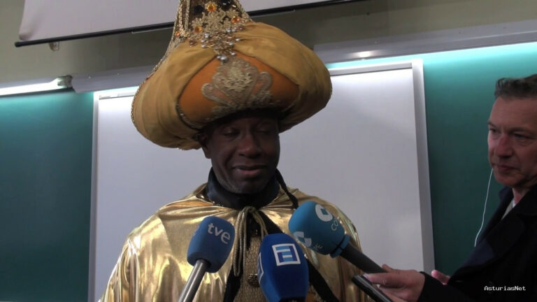 Ayuntamiento de Oviedo | January 3, 2017 | Prueba trajes de los asistentes de los Reyes Magos 2017
