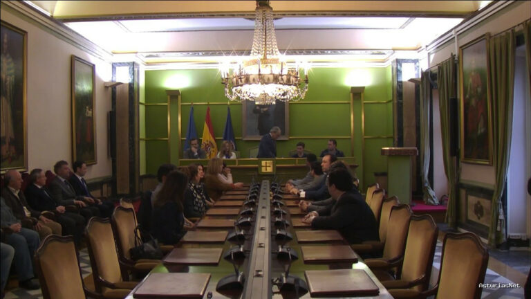 Ayuntamiento de Oviedo | May 5, 2017 | Medalla de Oro de la ciudad de Oviedo a Eloy Palacio