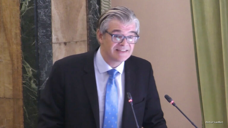 Ayuntamiento de Oviedo | September 26, 2018 | Entrega de título de Hijo Predilecto a Tino Casal a título póstumo