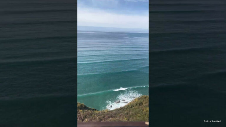 Viajar desde Asturias | 11 de abril de 2023 | Una vista espectacular del mar Cantábrico en un acantilado de la ruta costera de el rinconin