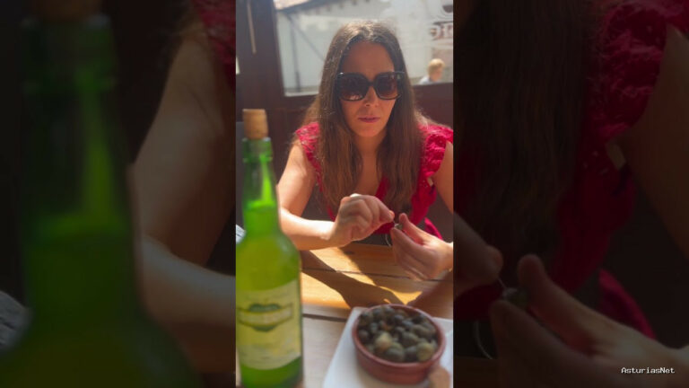Viajar desde Asturias | 6 de junio de 2023 | Comiendo bígaros o caracoles de mar; un aperitivo típico del norte de España.
