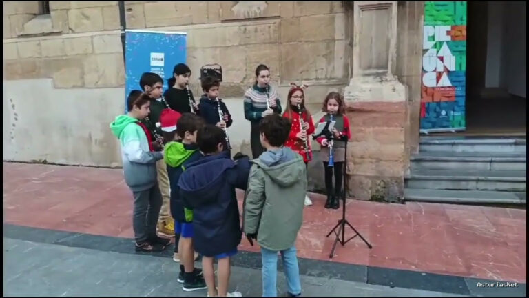 Ayuntamiento de Oviedo | 9 de enero de 2024 | Clarinetes navideños en la calle