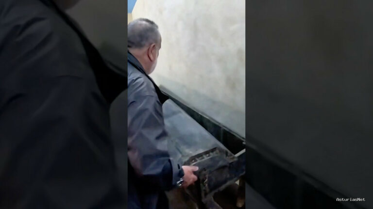 Viajar desde Asturias | October 30, 2025 | Encontramos un ataúd comunitario en el pueblo de Banduxu
