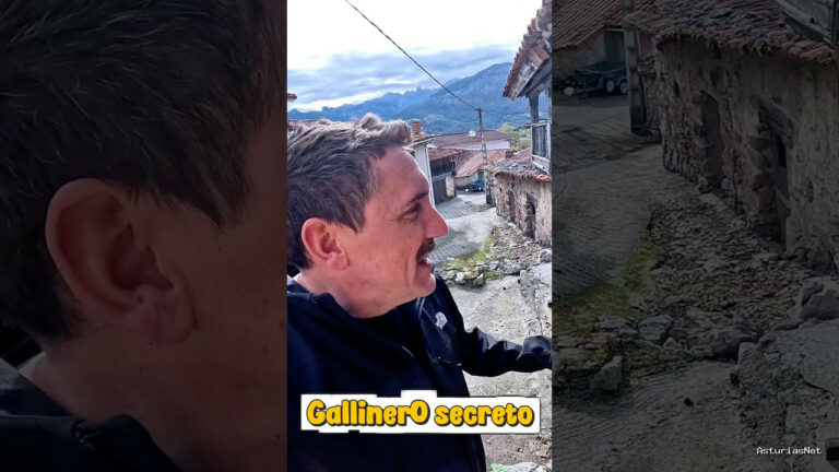 Viajar desde Asturias | November 12, 2025 | Encontramos un gallinero escondido debajo de la escalera de una casa del pueblo de Asiegu