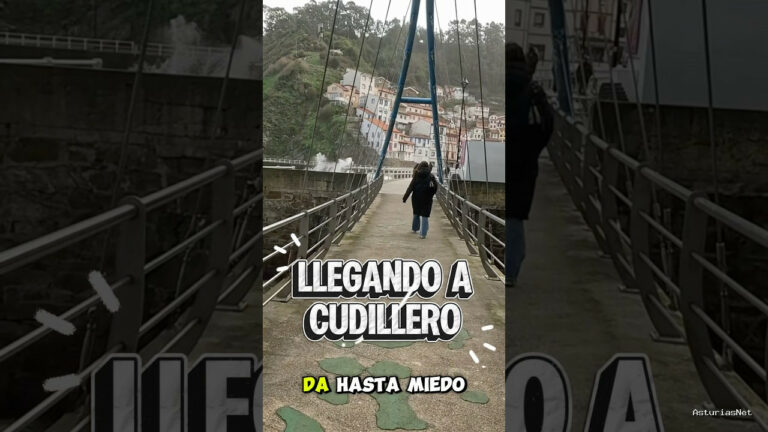 Viajar desde Asturias | February 20, 2026 | Llegando al pueblo de Cudillero en un día de mar movido con muchísimo oleaje.