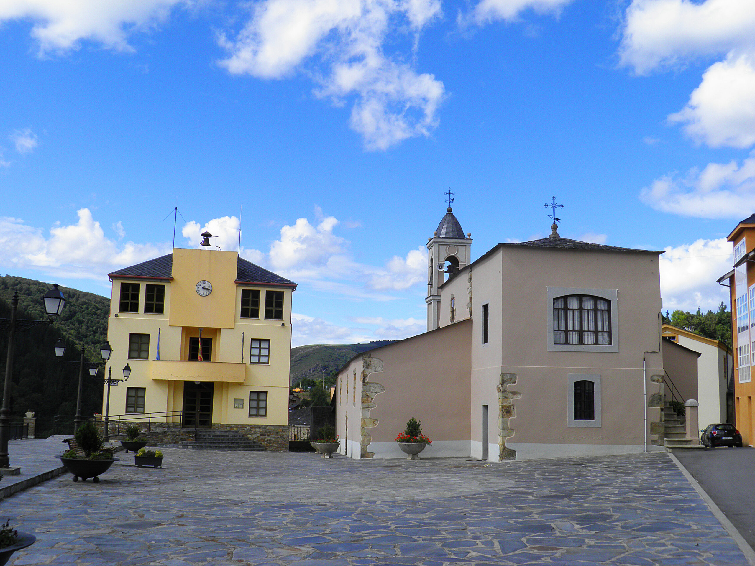 Santa Eulalia de Oscos, en el valle del río Agüeira