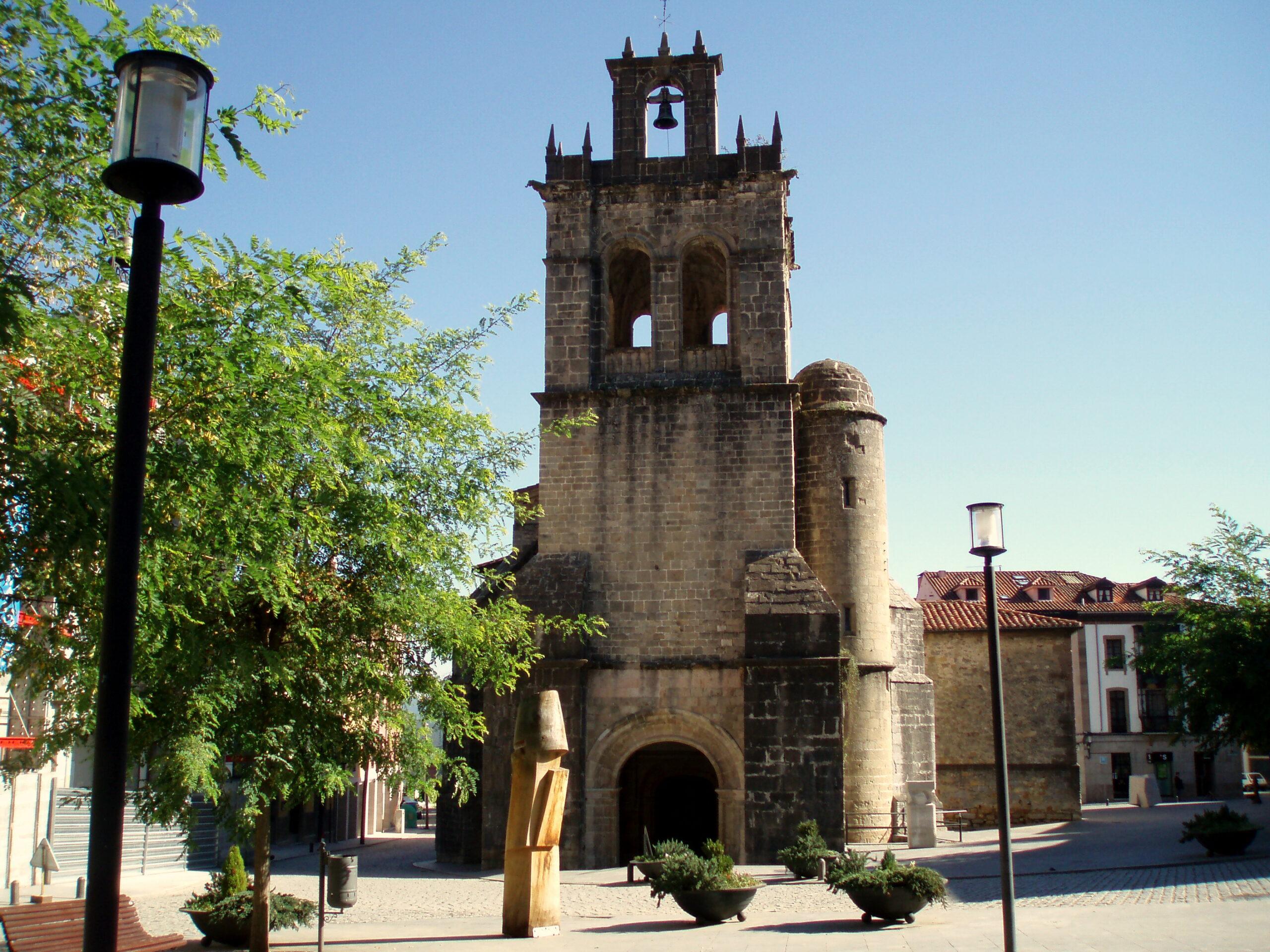 Colegiata de Santa María la Mayor, Salas