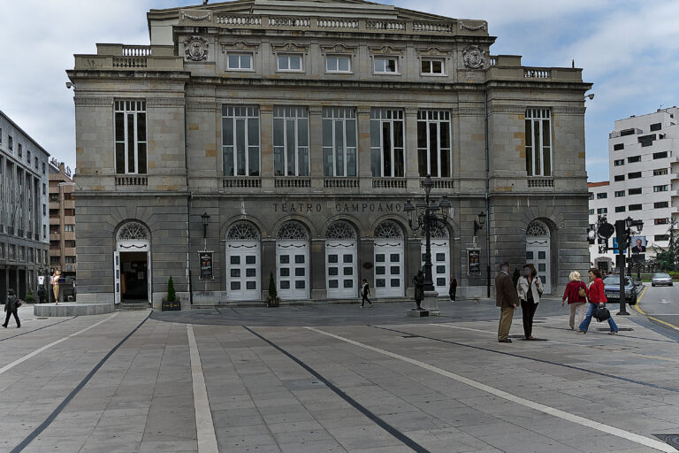 Fachada del Teatro Campoamor, Oviedo