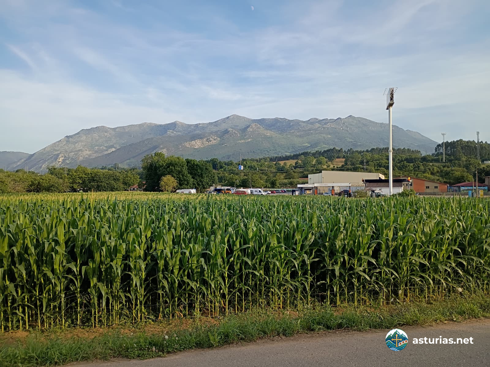 El Sueve visto desde Los Asilos (Colunga, Asturias)