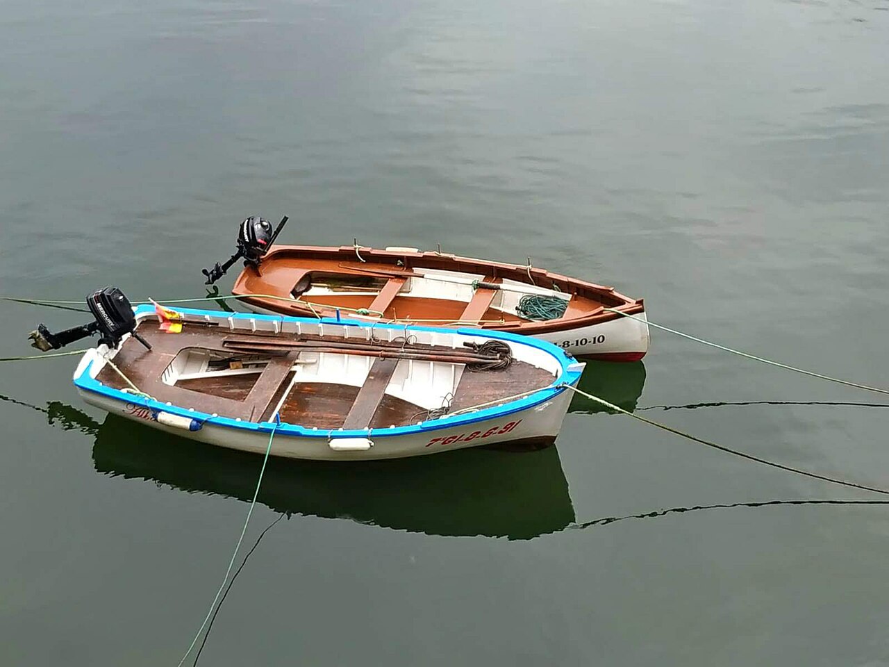 Viavélez port, in El Franco