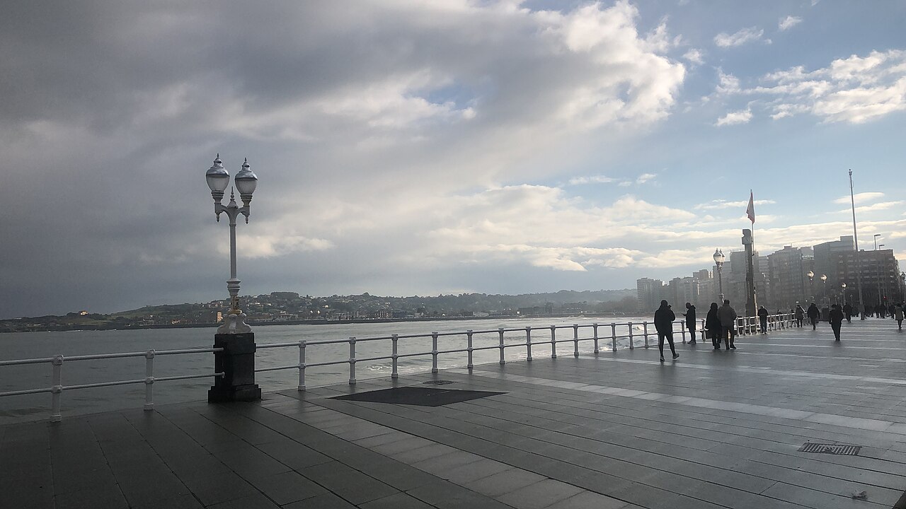 Playa de San Lorenzo, en Gijón