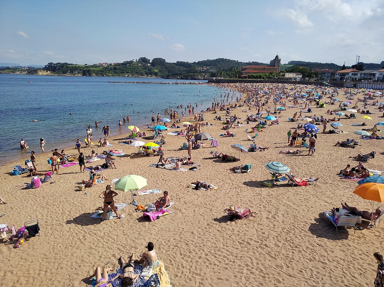 Playa de Luanco, en Gozón