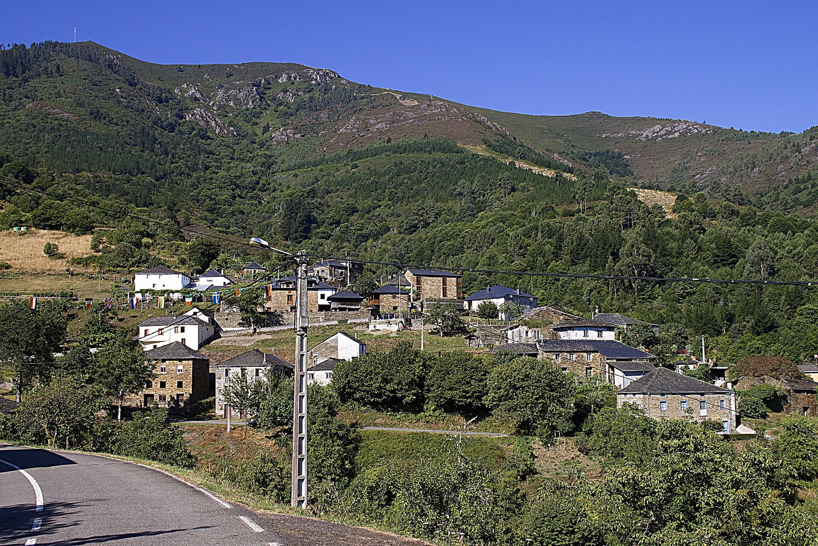 Aldea de Marentes, parroquia del concejo de Ibias