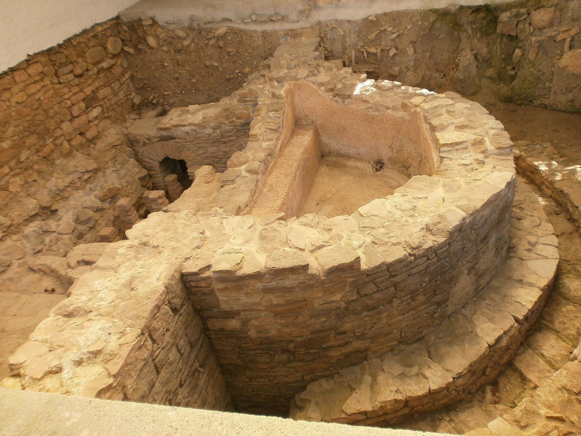 Site of the Roman baths of Valduno, next to the church of Santa Eulalia: apsidal pool and remains of the Roman balneum, among the best preserved in rural Asturias.