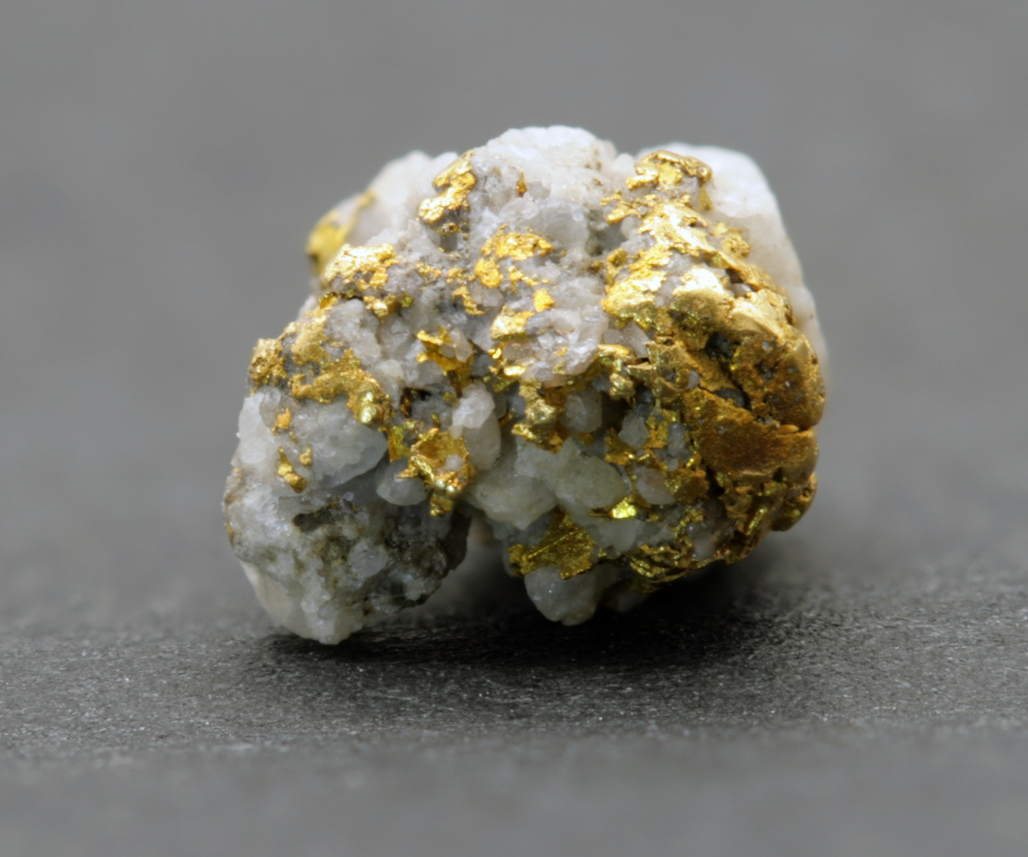 Gold nugget in quartz from Navelgas