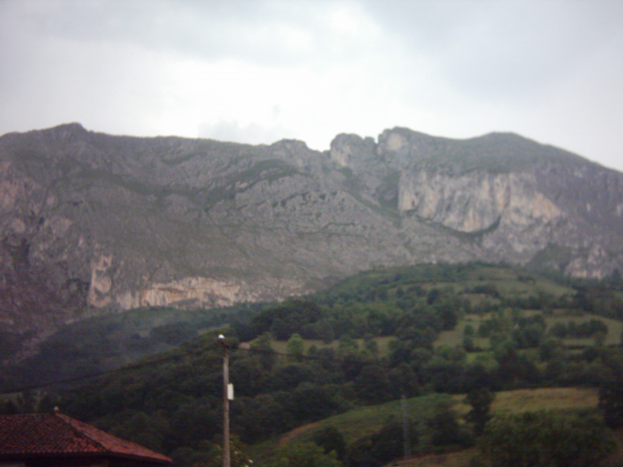 La Peña Sobia, en el macizo de Sobia, en el límite occidental de Quirós.