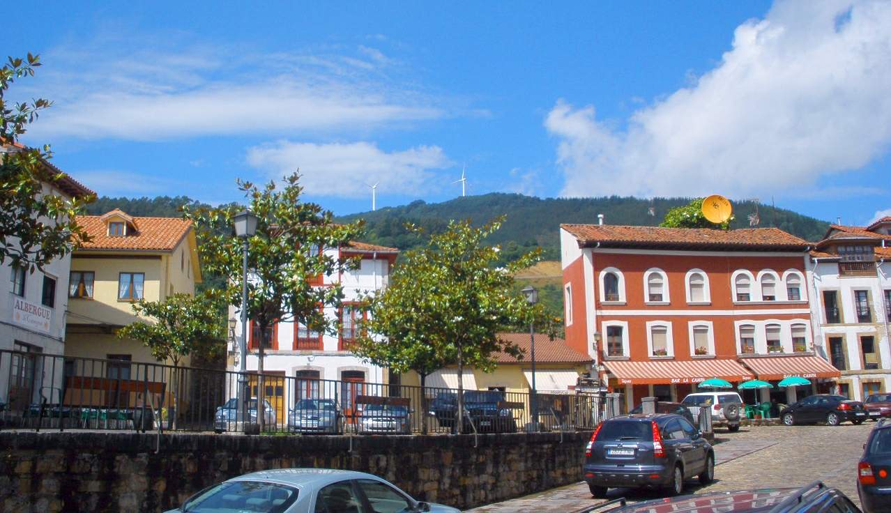 Vista de la villa de Salas.